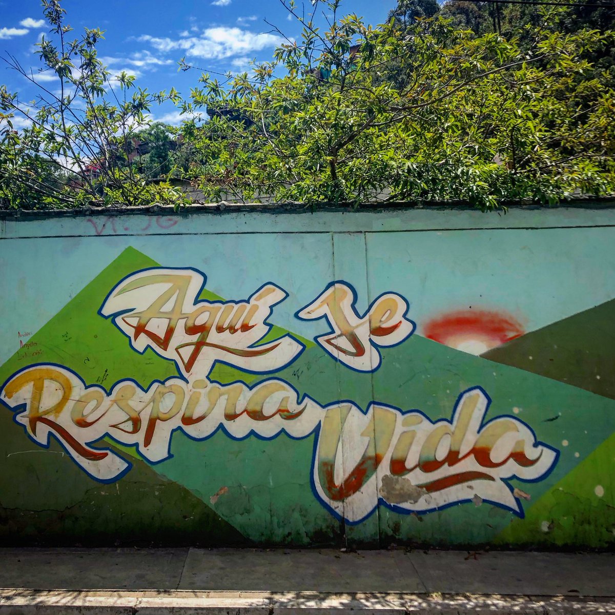 tototraveler's tweet photo. Hoy desde comuna 8, en el@barrio Esfuerzos de paz, llevamos mas kits de “alimento para el alma” por el derecho a la lúdica, a la cultura y por familias conviviendo en paz #diainternacionaldelafamilia #NosMueveLaCultura https://t.co/g5XEfleswK