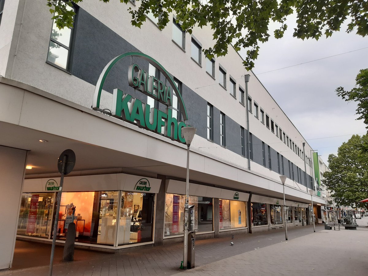GeographBonn's tweet photo. Düren ohne #Warenhaus? Entwicklung neuer Konzepte muss heute bereits angestoßen werden - Quo vadis, „Kaufhof Düren“? Diese Frage spiegelt die Ungewissheit über die #Zukunft des einzigen großen Warenhauses in der #Innenstadt wider #Einzelhandel
Link: https://t.co/Og7XgOcWMw https://t.co/s1dwfm0z5H