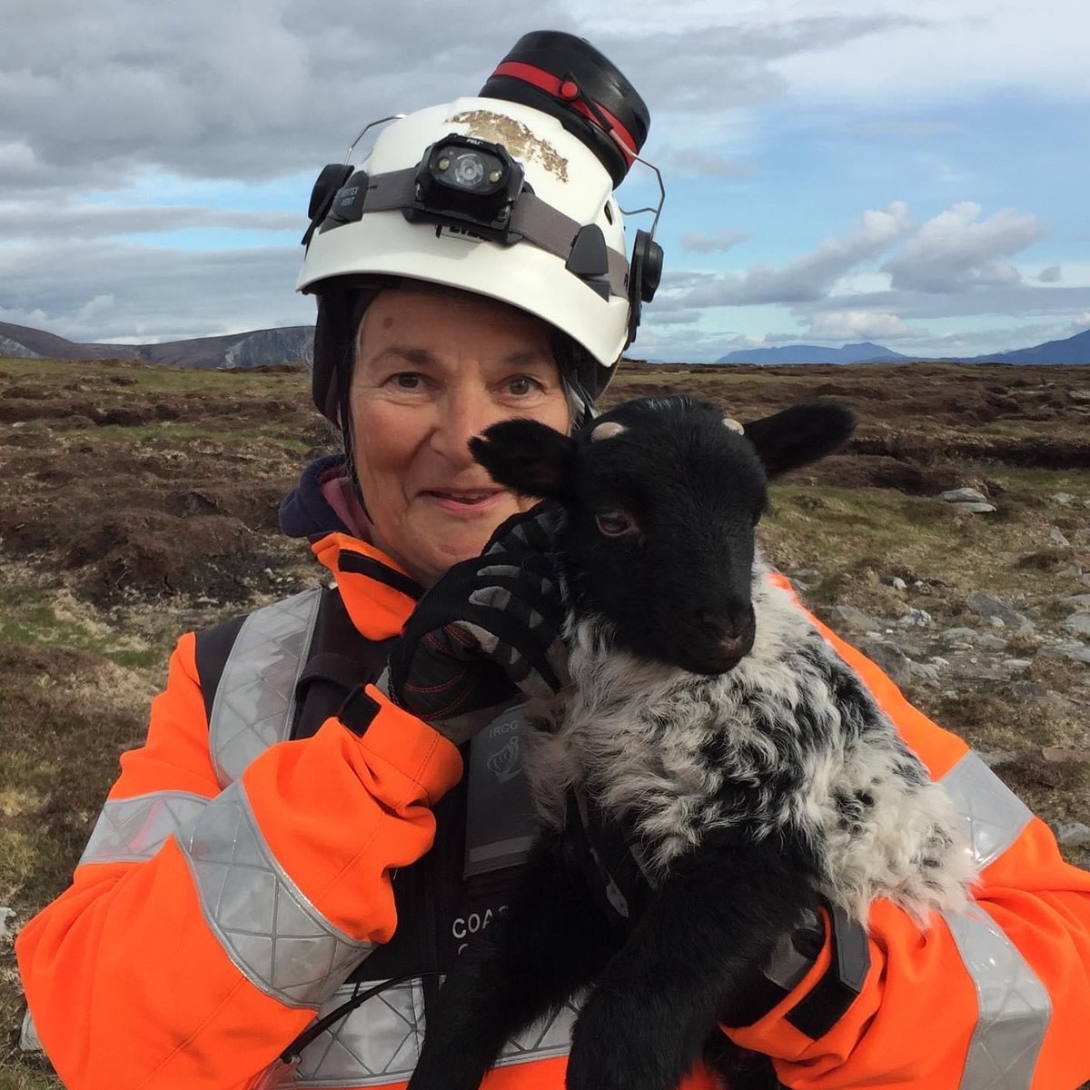 IrishCoastGuard's tweet photo. Irish Coast Guard Achill was tasked this evening to a lamb that had fallen from a cliff in Dooagh, Achill. 

The Cliff Rescue Team responded immediately and two climbers descended approximately 18 meters down the cliff face and rescued the lamb. 
#IrishCoastGuard https://t.co/qd3ANwVncq