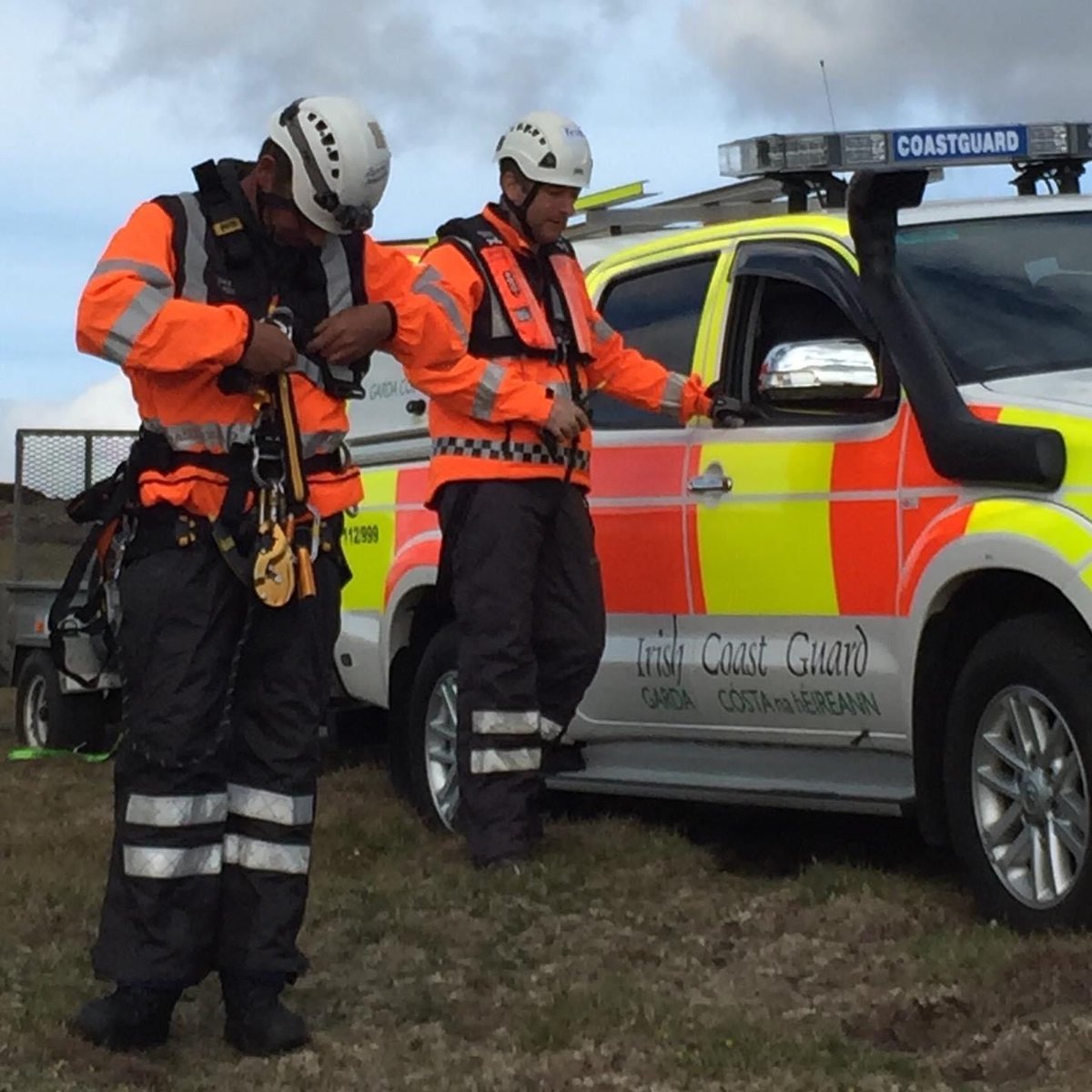 IrishCoastGuard's tweet photo. Irish Coast Guard Achill was tasked this evening to a lamb that had fallen from a cliff in Dooagh, Achill. 

The Cliff Rescue Team responded immediately and two climbers descended approximately 18 meters down the cliff face and rescued the lamb. 
#IrishCoastGuard https://t.co/qd3ANwVncq