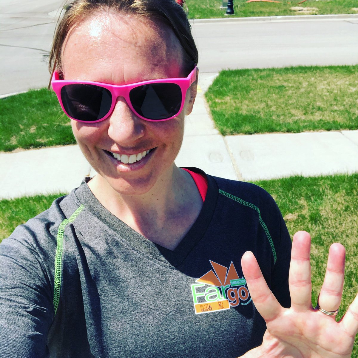 LindsayIRL's tweet photo. 5 mile Friday! After lots of chilly, dreary days this week it was so great to get out ☀️#happyfriday, friends. 

#running #runandsun #getoutside #maymentalhealth #wellness #wellirl https://t.co/8zxry7D0NW