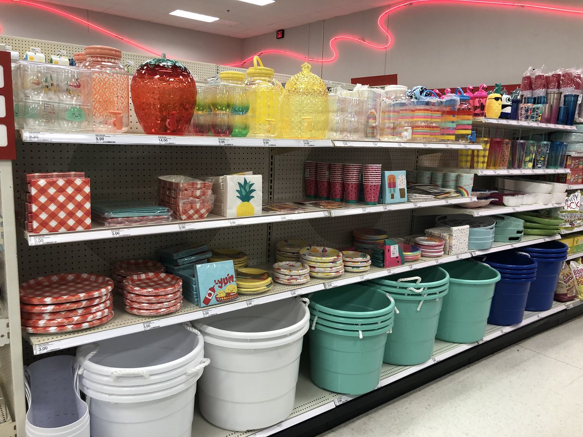 ech_ooo's tweet photo. Who’s ready for summer? #keepitcool #emptyintheback @TarynD31 @ArynDavlin https://t.co/BdX734V4DR