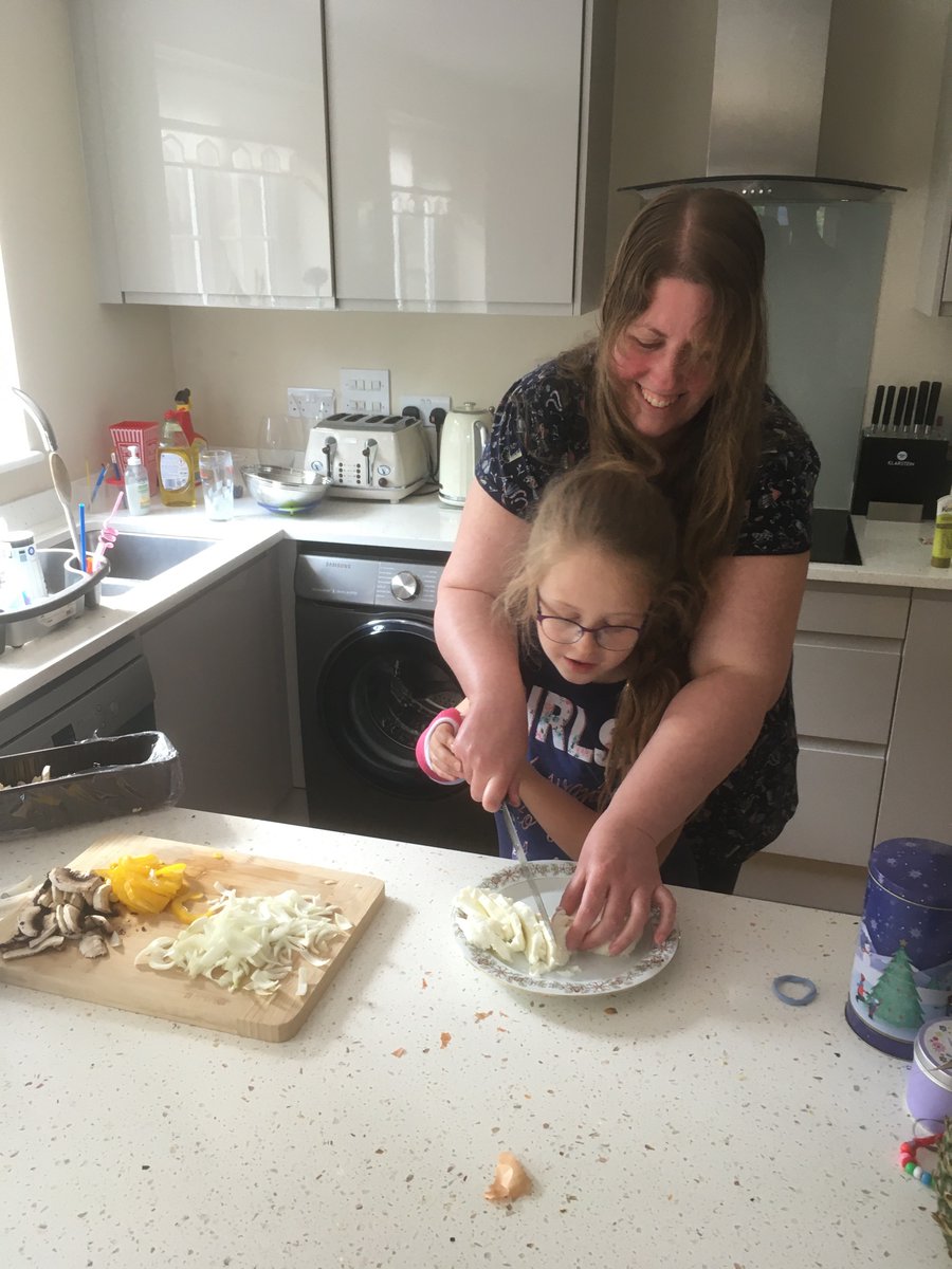 candicefiler's tweet photo. @LibpMrsBrayley Home made pizza by Charlotte Mrs Brayley, yummy onion, ham and sweet corn. 😋 https://t.co/dmXKr1sq7l