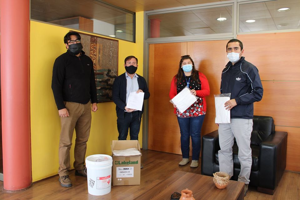 FreirinaIM's tweet photo. Reafirmando el compromiso que hiciera hace algunos días atrás la empresa @CMPChile de colaborar con insumos de protección y sanitazación para la comunidad de #Freirina, la Compañía hizo entrega de + elementos para mayor resguardo ante la emergencia sanitaria. @cesar_freirina https://t.co/BfnaJbRd5Q