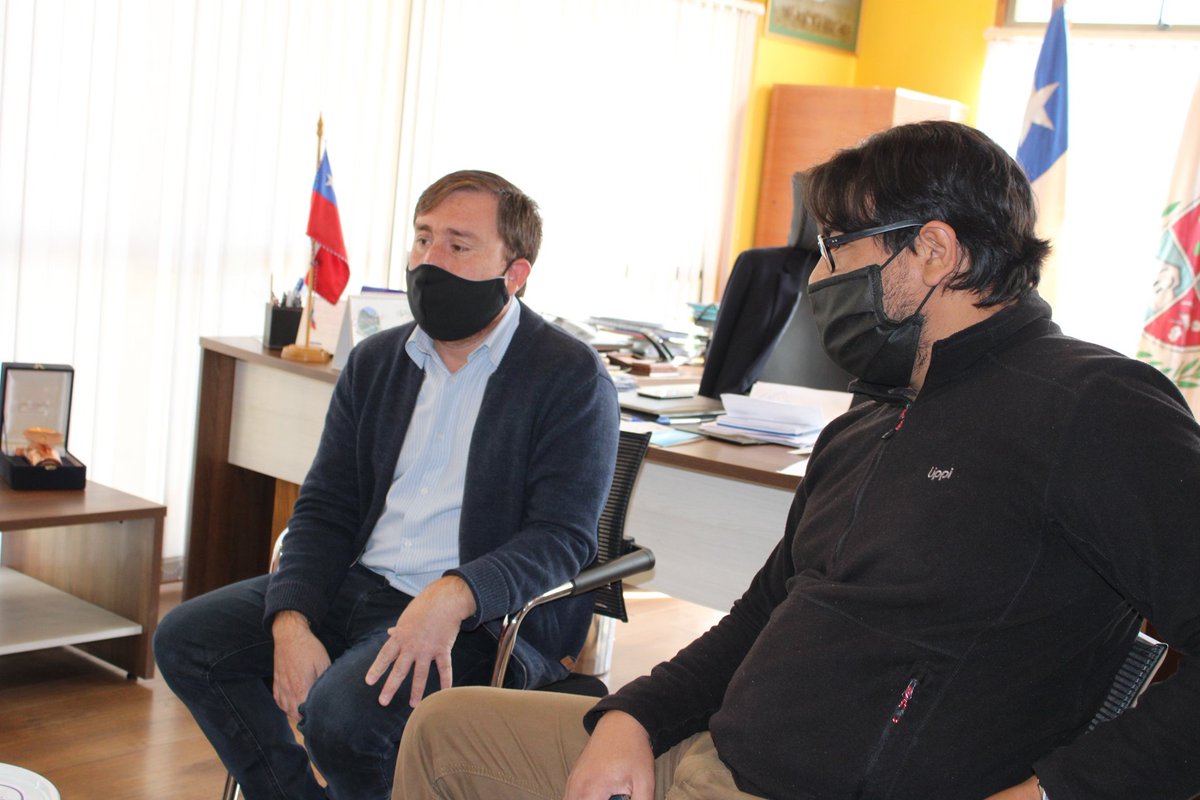 FreirinaIM's tweet photo. Reafirmando el compromiso que hiciera hace algunos días atrás la empresa @CMPChile de colaborar con insumos de protección y sanitazación para la comunidad de #Freirina, la Compañía hizo entrega de + elementos para mayor resguardo ante la emergencia sanitaria. @cesar_freirina https://t.co/BfnaJbRd5Q