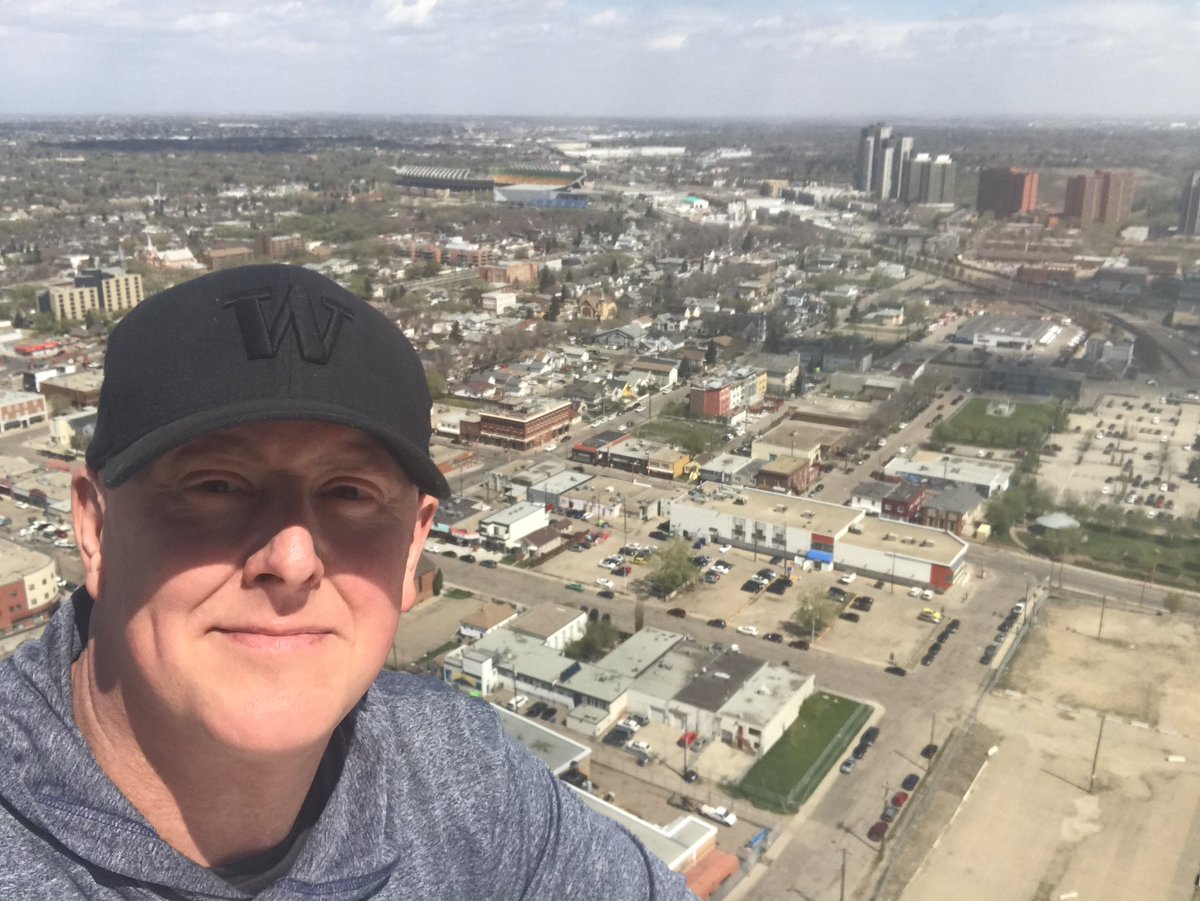 DMitchellCTV's tweet photo. Ready for @CFSnowbirds on 28th floor #epcortower itโs a fun Friday! @ctvedmonton #Snowbirds https://t.co/1u7U0iaCOd