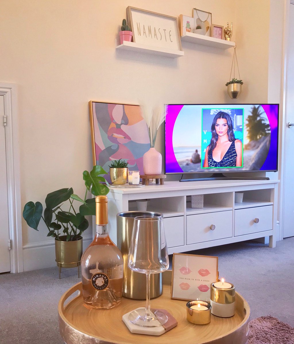 tcoldacc's tweet photo. Lockdown has me adding new pieces of home decor all the time. That and drinking lots of wine. https://t.co/8gcxmW9ST2