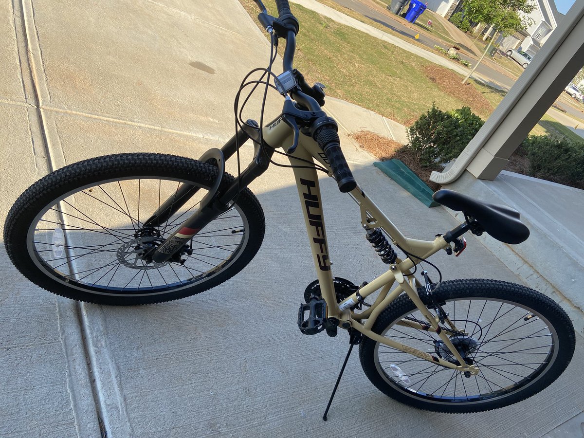 _aville__'s tweet image. Catch me out here getting it in! 🚴🏽‍♂️🚴🏽 #BikeFlow 🤟🏽