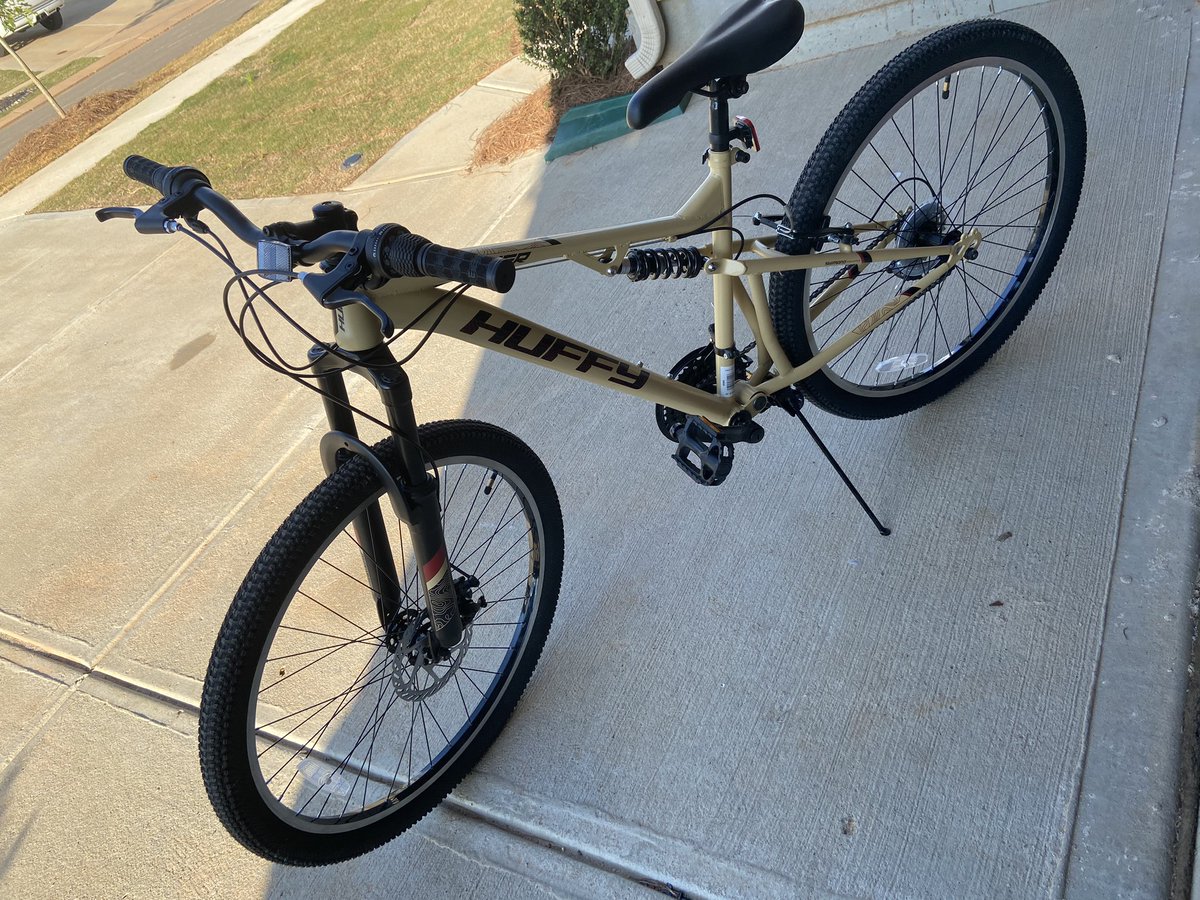 _aville__'s tweet image. Catch me out here getting it in! 🚴🏽‍♂️🚴🏽 #BikeFlow 🤟🏽