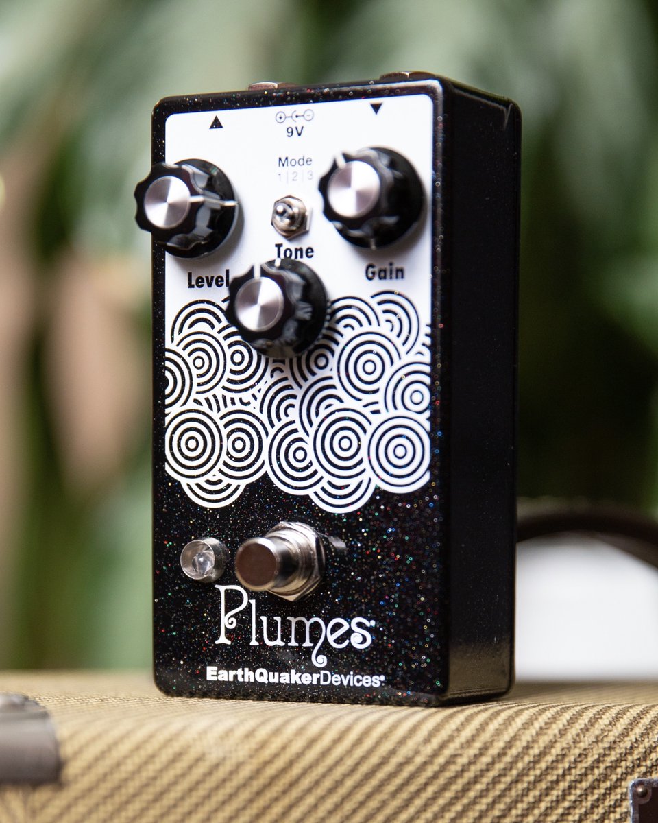 Now available in a GC exclusive black sparkle finish, the