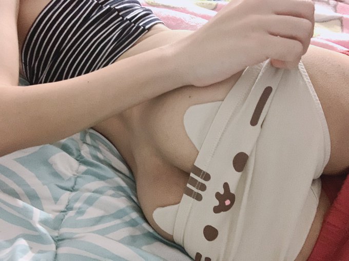 What do you guys think of my new pusheen panties? :3 https://t.co/3uHIseyjZU