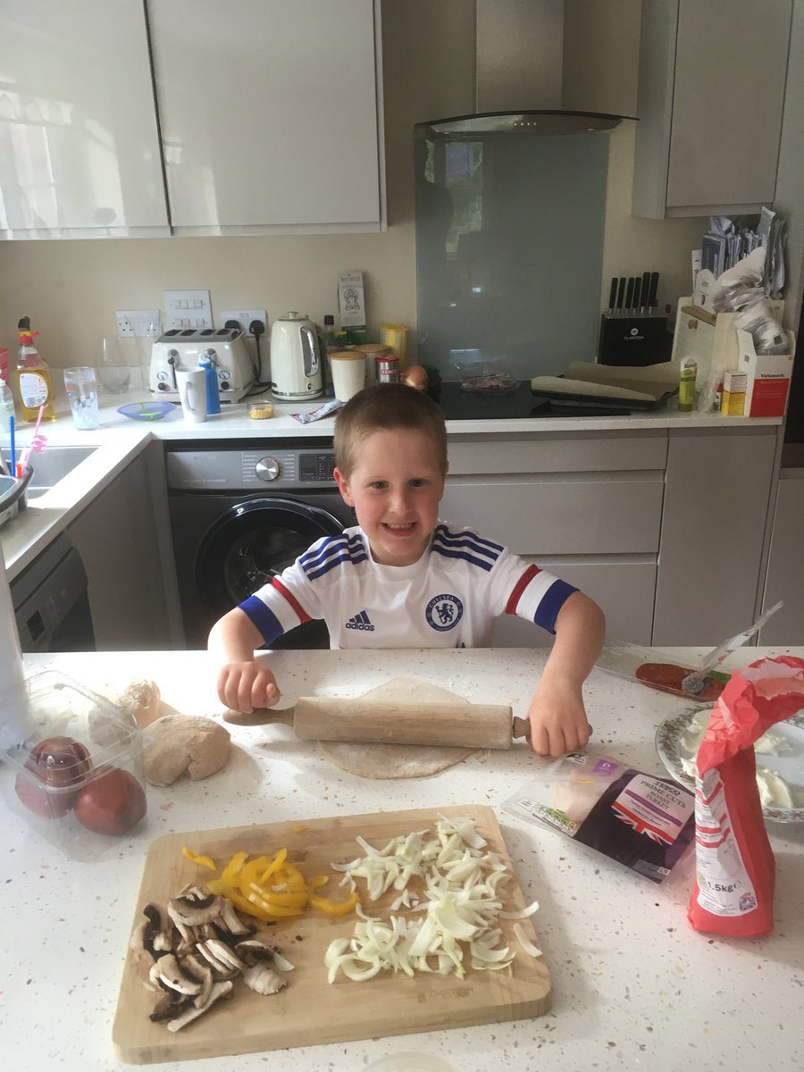 candicefiler's tweet photo. @LibanusLavender Harri has loved pizza Friday. Lots of onion, ham, peppers and sweet corn 😋. Hope you have had a nice pizza Friday too. https://t.co/1cwOmE3xrv