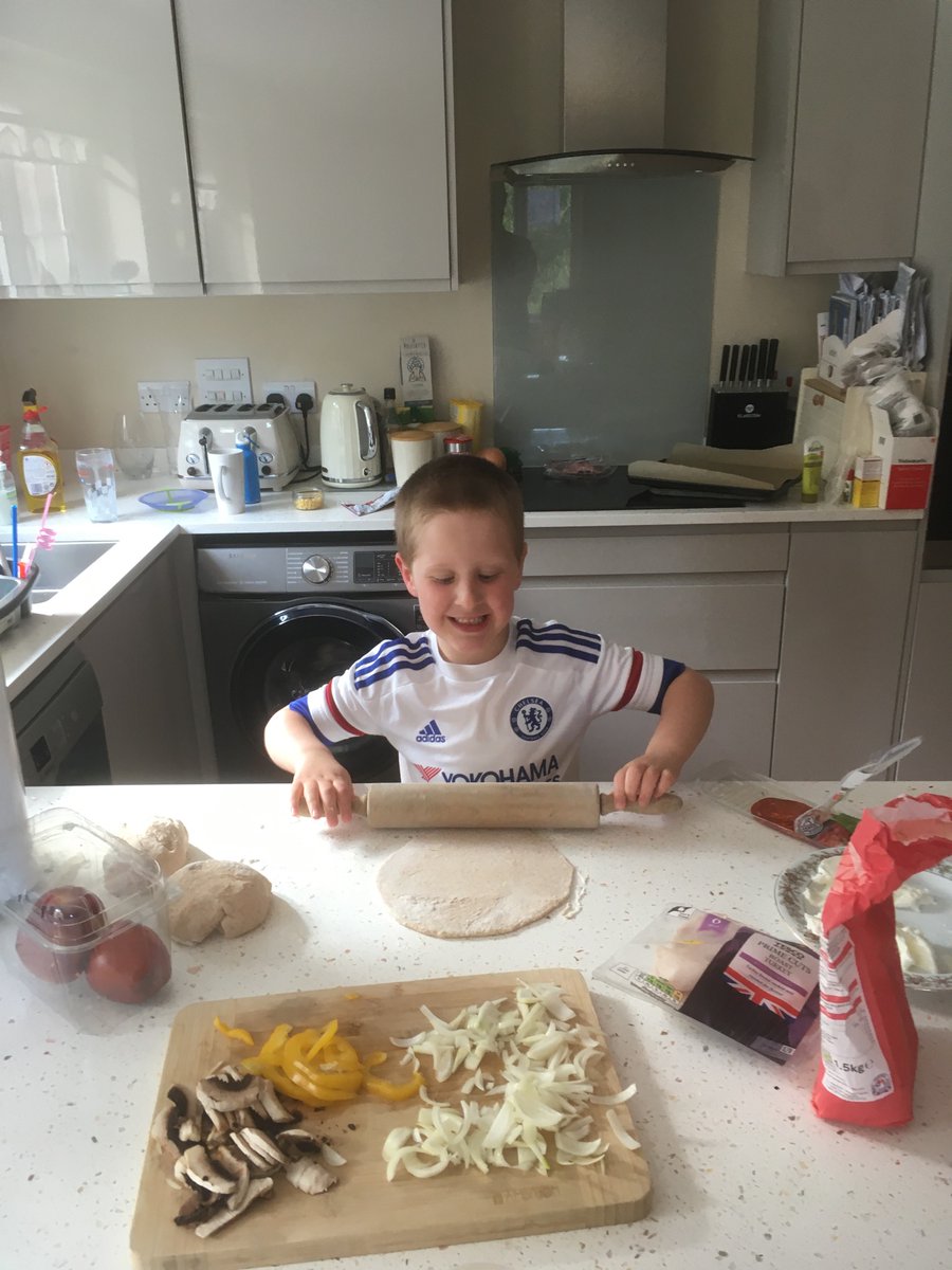 candicefiler's tweet photo. @LibanusLavender Harri has loved pizza Friday. Lots of onion, ham, peppers and sweet corn 😋. Hope you have had a nice pizza Friday too. https://t.co/1cwOmE3xrv