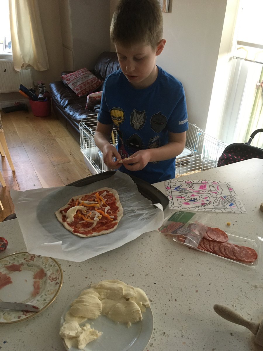 candicefiler's tweet photo. @CedarLibanus Yummy pizza Friday Mrs Curtis. Tomos has enjoyed making pepperoni, onion, peppers and sweet corn. 😋 https://t.co/HrJ0wt8Wda