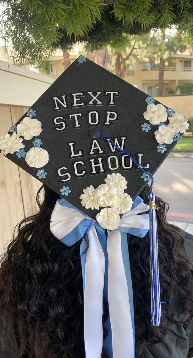 Sdeldios's tweet photo. Offically a college graduate and so grateful for the last 4 years 🎓🎉💙 
As a Latina immigrant I am proud to be apart of the 9.8% with a bachelor’s degree. Gracias mamá y papá, I hope you are with me and proud🙏🏼🕊🇬🇹 https://t.co/lcc2SU8jKk