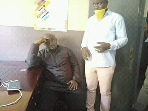 claude_token's tweet photo. Juste des petites questions . Ibrahim et le fils de Kabila Mze , pourquoi le journaliste bosolo na politique est arrêtée par le service de ANR de Félix Tshisekedi ???car le ministère d'intérieur et diriger par Gilbert kakonda qui est de UDPS , @Bibishe6 @Lechacalenrage https://t.co/Ug4jNZp2MU