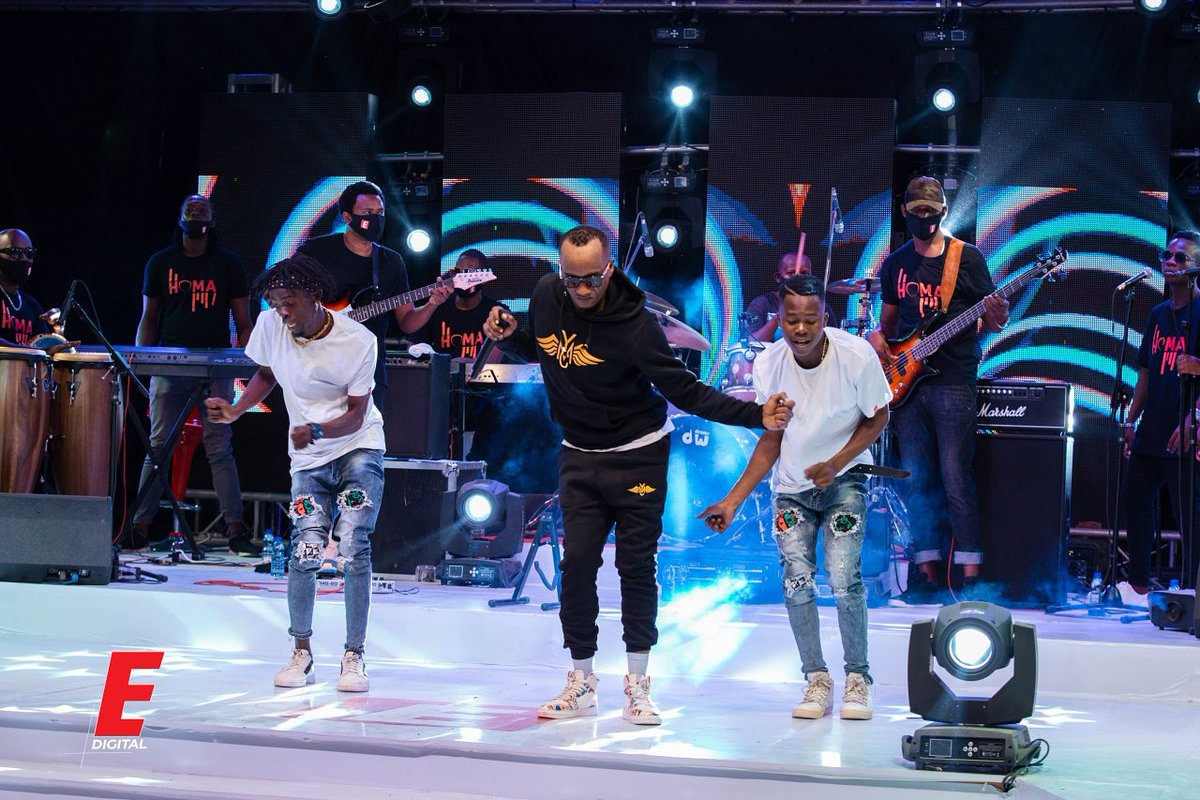 EfmTanzania's tweet photo. Ipi ngoma kali kati ya .
1. #Asha
2. #NyotaYako
3. #Siamini.
#HomaYaKinyama #HomaTVE : Subscribe Youtube channel ya E DIGITAL, show yote iko pale. https://t.co/CsDncMuMML