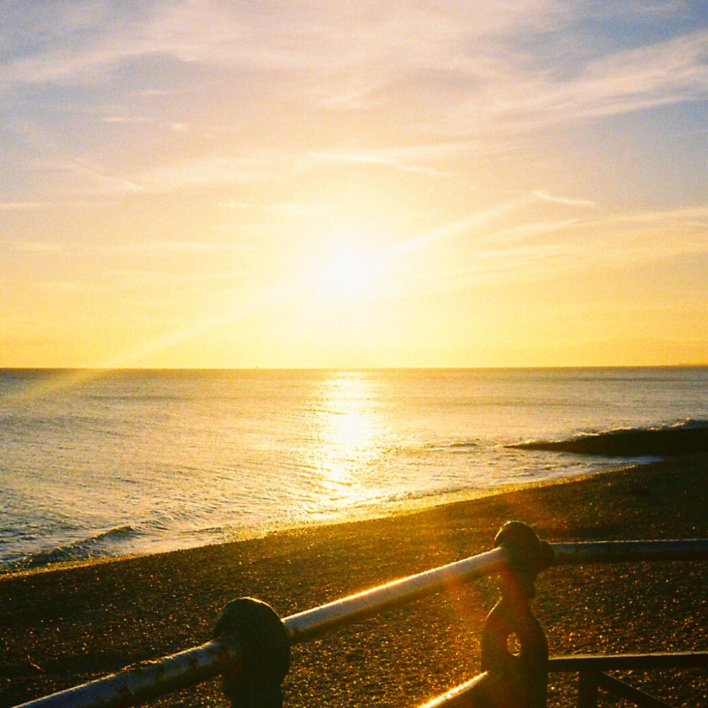 For the fleeting moments of the most golden hours, we've made a Sunset Jukebox. Drift away into longing and golden tones on the playlist below.

🌄🌅🌇💘➡️swelltonemusic.com/2020/05/playli…