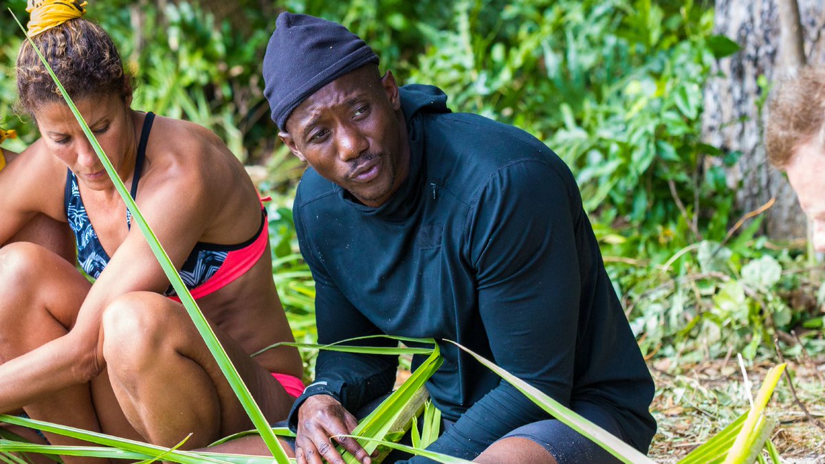 eclozyx's tweet image. Pour Moussa Inès (25 ans) doit être excusée car elle est jeune, par contre il a eu aucun souci à virer Sam (19) car il a pas voulu couper ses cocos #KohLanta