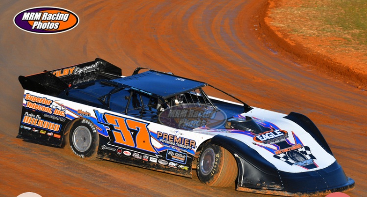 Mikeeweeks22's tweet photo. Finally after a Couple of months. We will be @411motorspeedwy  tomorrow night in the XR1 @Rocket_Chassis . Tune in to @DirtonDirt to watch it live. Thanks to everyone who makes it possible. https://t.co/a51vDqPnFr