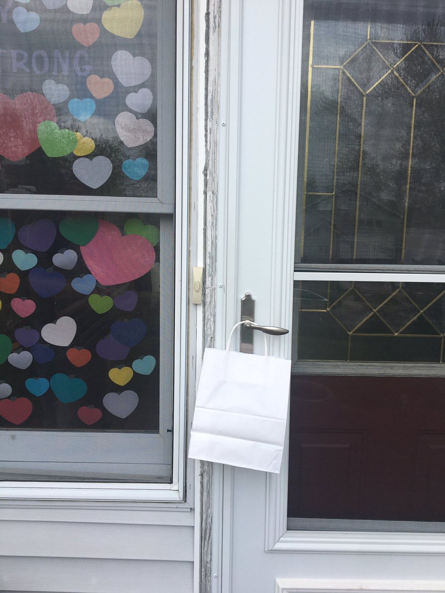 ThoreyEllis's tweet photo. Today we dropped of end of the treats for the students in my class. We were able to see 18 of the 22 students.  It was great to see their smiles and feel their joy. https://t.co/VJFPfnHBNr