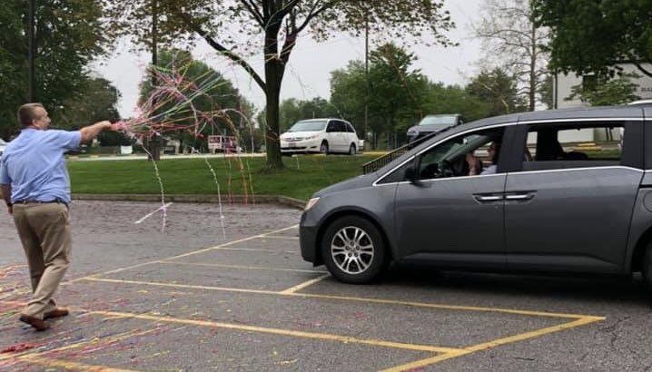 STMKCPrincipal's tweet photo. How fun was this today-end of school parade. I went through 125 streamers within 20 minutes. We loved seeing the kids for the first time in several months. The family turnout was great-so great that the @kcpolice came to help move the traffic along. We appreciated their help. https://t.co/iKq6pVpArO