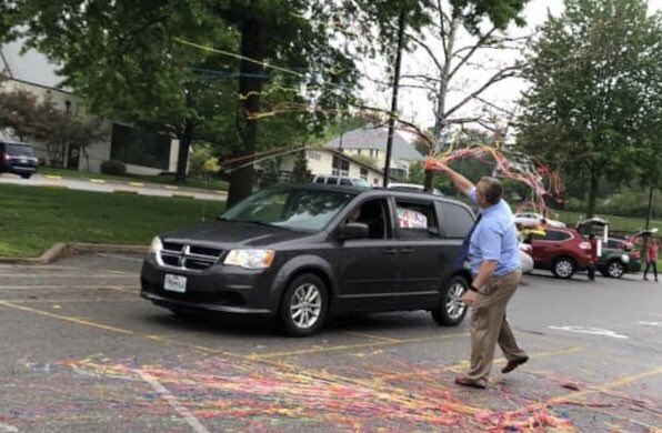 STMKCPrincipal's tweet photo. How fun was this today-end of school parade. I went through 125 streamers within 20 minutes. We loved seeing the kids for the first time in several months. The family turnout was great-so great that the @kcpolice came to help move the traffic along. We appreciated their help. https://t.co/iKq6pVpArO