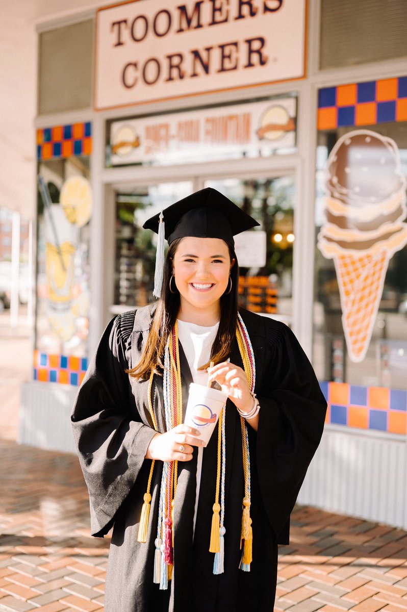 JorEngle1's tweet photo. Been an alum for 12 days and already missing my home💙🧡 War Eagle Always. https://t.co/PX2fBRY2HW