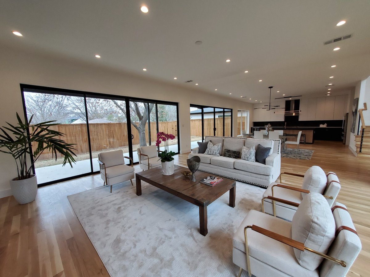 INTERIORPORN1's tweet photo. Look at how spacious &amp; amazing this home is 🥰 https://t.co/MBIQKkIj2B