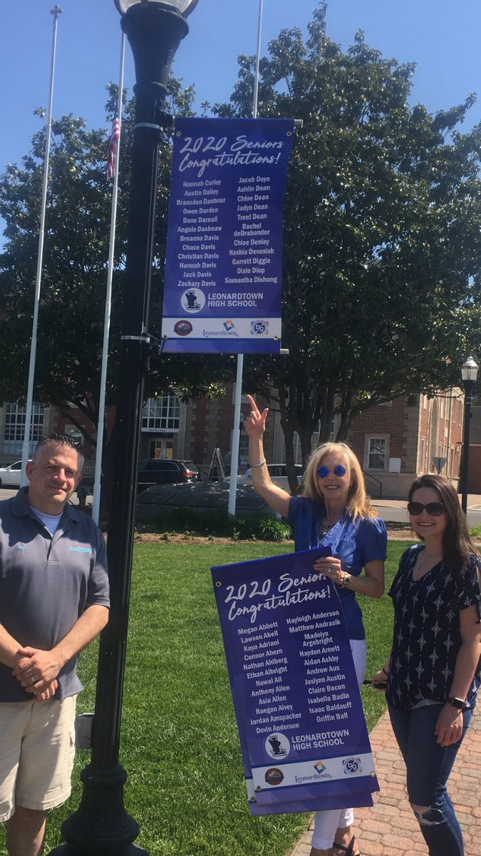 LHS_SMCPS's tweet photo. Hey Raiders, check out the senior names hanging up at the Leonardtown Square! Thanks to the Town of Leonardtown,, Old Towne Insurance, &amp; Barefoot Graphics  #RaiderSTRONG https://t.co/DbCdFEyzbj