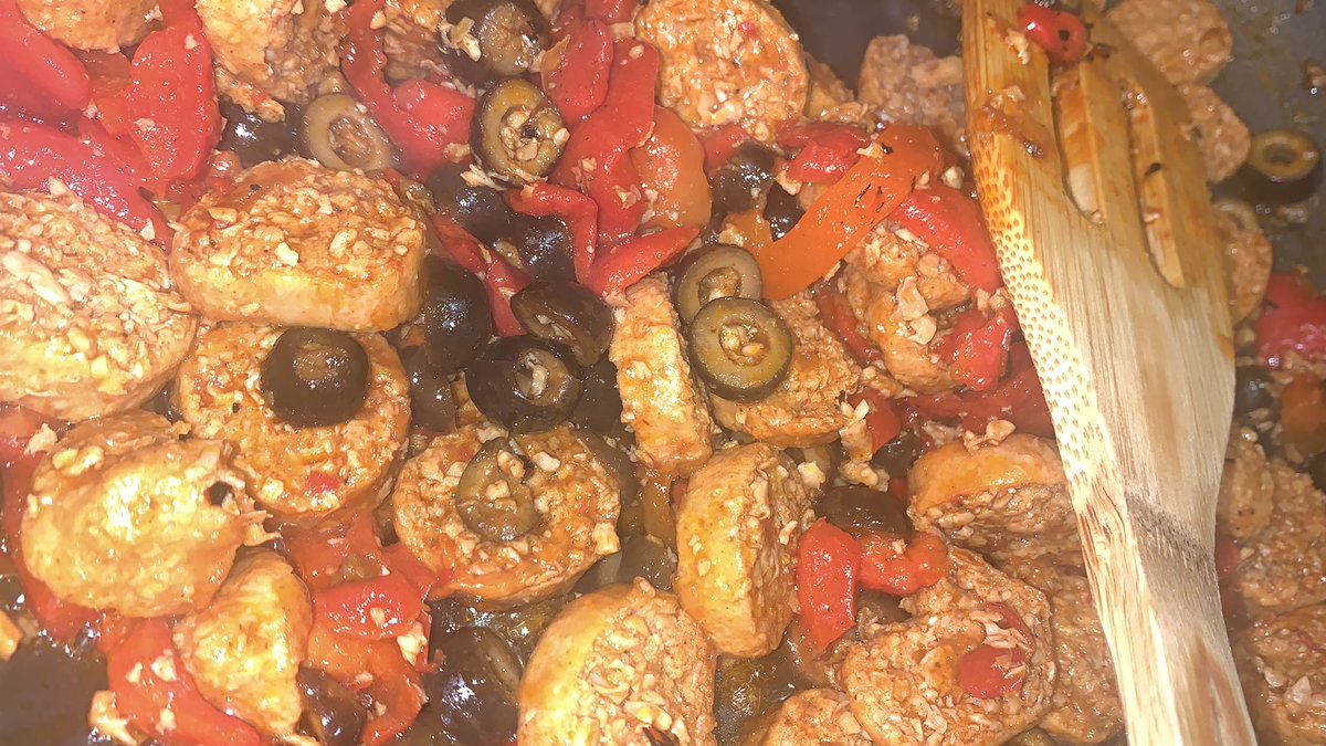 DidonatoNatalie's tweet photo. Plant 🌱 based sausage with olives &amp; roasted peppers #veganstrong #itsalifestyle https://t.co/S8tjxftDOw
