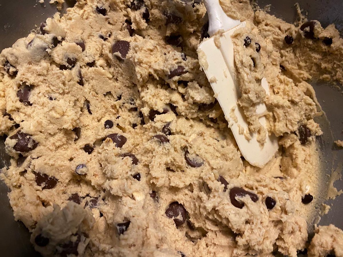 DSFedor's tweet photo. A story in 4 parts. Wouldn’t be a quarantine without trying the #DoubleTree #Cookies recipe!! (No nuts, of course. Allergies.) #doubletreecookies https://t.co/Hzii8Ev856