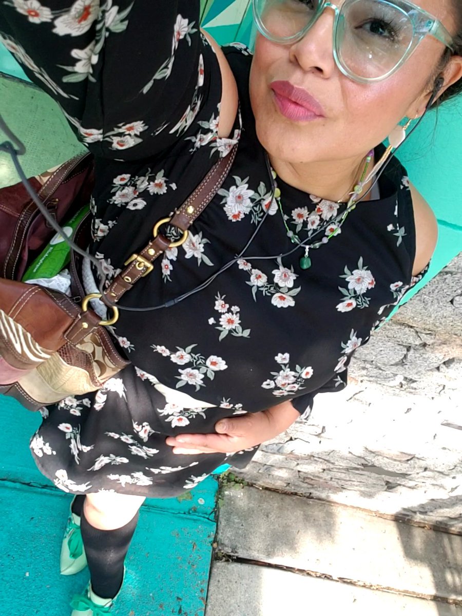 PeacockApache's tweet photo. H as ppy #fluevogday #fluevog_pledge
#indigenousqueen #indigeousbeads #vancityvogs #vancity https://t.co/8cTqux7mqT
