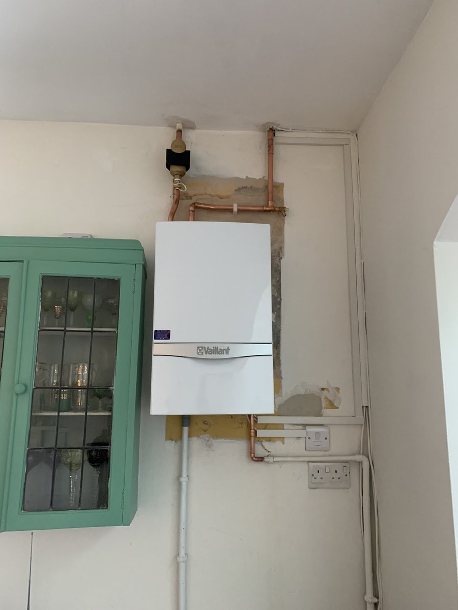 zealservicesltd's tweet photo. Little @vaillantuk Ecotec plus 418 fitted with a @vaillantuk vr66 wiring center and VRT350f new @honeywell zone valves and @Grundfos_UK ups3 pump fitted to get this customer down heating and hot water. Also the mighty @SpirotechUK MB3 filter 💪 #Advace #Teambtistol https://t.co/npFeAGjnia