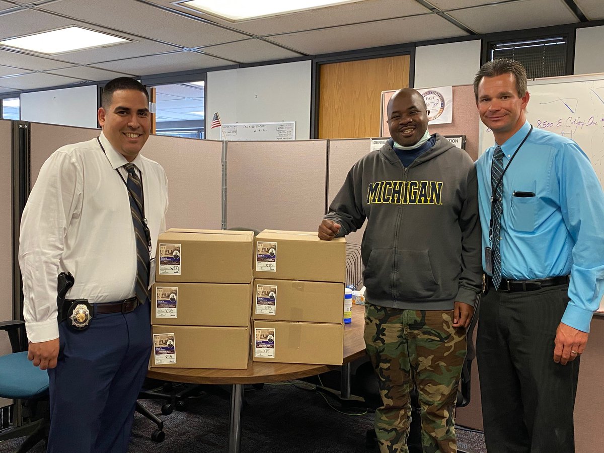 BonaBuzz's tweet photo. Bona is thanking first responders during #NationalPoliceWeek with coffee deliveries! We appreciate these essential workers helping to keep our communities safe on a daily basis. So this week, we donated 432 bags of Bona’s special blend coffee - made with love by @CopperDoorCof. https://t.co/zcXo6v9vbm