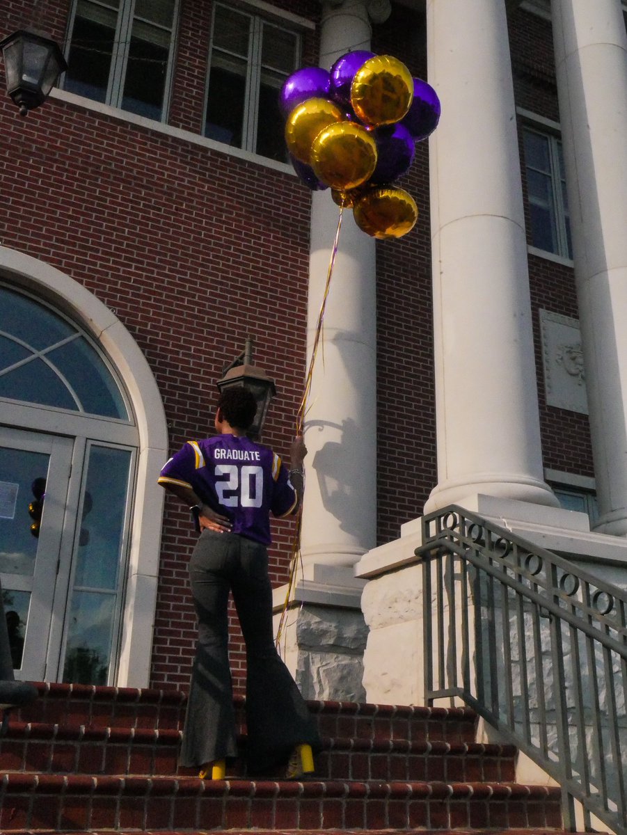 NeyahIJ's tweet photo. "It is with passion, courage of conviction, and strong sense of self that we take our next steps into the world." —Legally Blonde  #LSUGrad #LSU2020 

📸: @directorbari https://t.co/pssFvnwQaw
