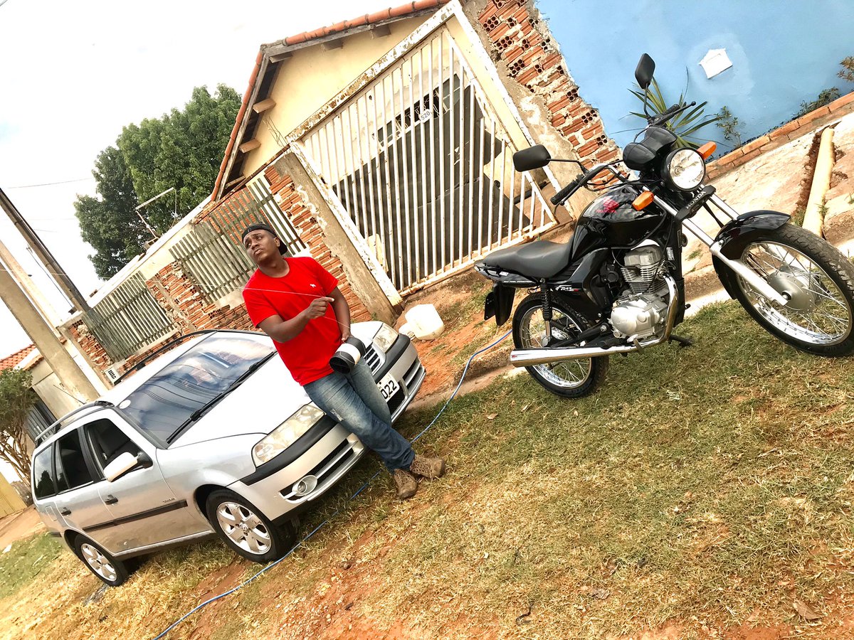 Vinissot's tweet photo. Todo menino é um Rei eu também já fui Rei 👑🪁😏 #NoiséCriaÑCriado #FAVELA ♥️😷 #ZonaLeste #Bpn 🤙🏿🙏🏿 #parati #fan150 #pipacombate https://t.co/PxNPwhnlji