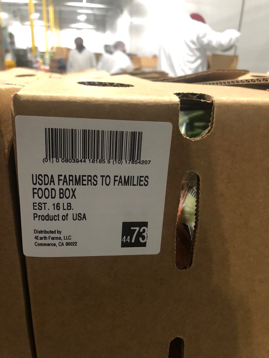 USDA_AMS's tweet photo. Thank you to our Farmers to Families Food Box suppliers hard at work procuring food &amp; moving it safely to communities in need.

"Our growers and especially the folks at Food Forward are excited. This program will impact thousands of lives in a very positive way." @4EARTHFARMS https://t.co/38r8uhFP8q