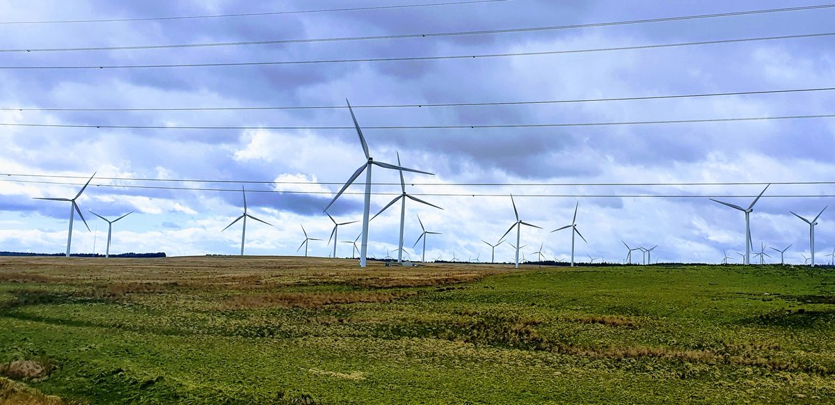Wee 🚴‍♂️ in an absolute hoolie 💨💨💨 these guys working overtime .. #windalwaysinyourface