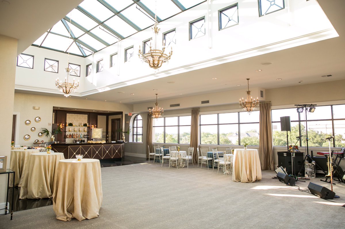 rooftop_onbasin's tweet photo. Celebrating 1 year since our beautiful grand opening of The Rooftop on Basin! Thank you to all of our vendors and clients. Call us to book your tour today 🥂⚜️
.
.
.
#NewOrleans #Followyournola #flashbackfriday #nola #nolaopen #roofttop #celebrate #1yearanniversary https://t.co/XSFA1uyvUu