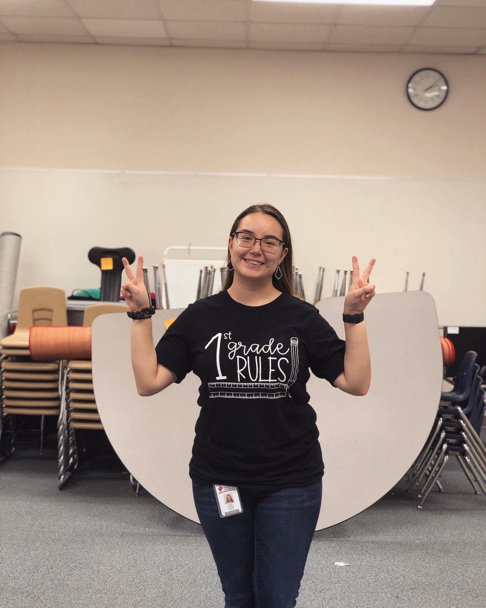 life_of_lez_'s tweet photo. β’ Today I finally finished cleaning my room for the summer β’ Felt so weird to take down everything by myself but I got to reflect on what was amazing amazing first year I had with my first graders β’ #firstgradeclassroom #firstyearteacher #firstclassroom #yearonedone #alief https://t.co/hZrdmDVgWM