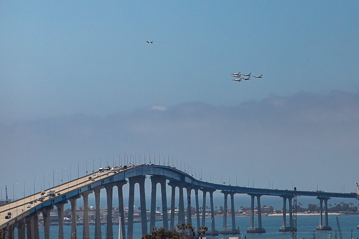 Such an awesome view <a href="/usairforce/">U.S. Air Force</a> <a href="/afthunderbirds/">Thunderbirds</a> flying over San Diego honoring our #frontlineworkers ! 🇺🇸 #AmericaStrong