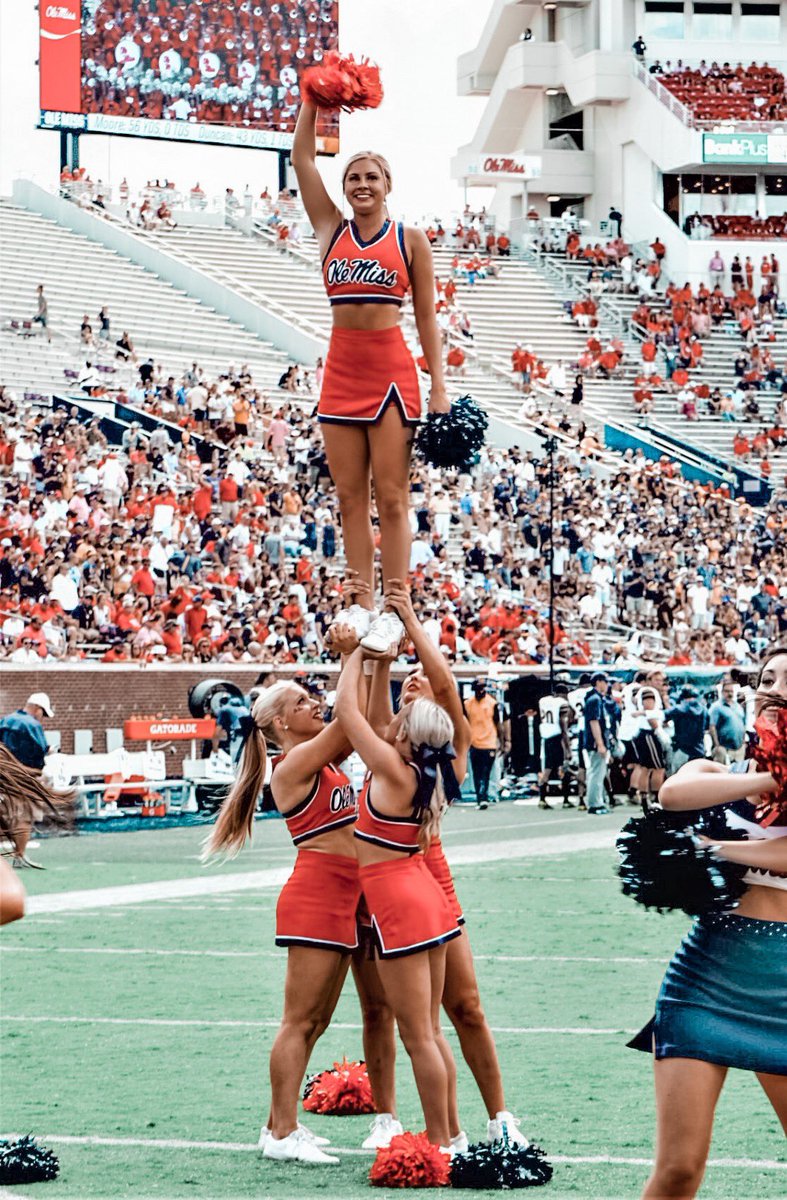 savcarpenter23's tweet image. so excited for year 2 with @OleMissCheer !!! #AGAD 🤩❤️