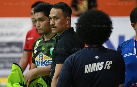 Bonsu Hasibuan Wafat: Profil Pelatih Vamos Mataram, Dari Jalanan Hingga Podium Juara
bolalob.com/read/137547/bo…