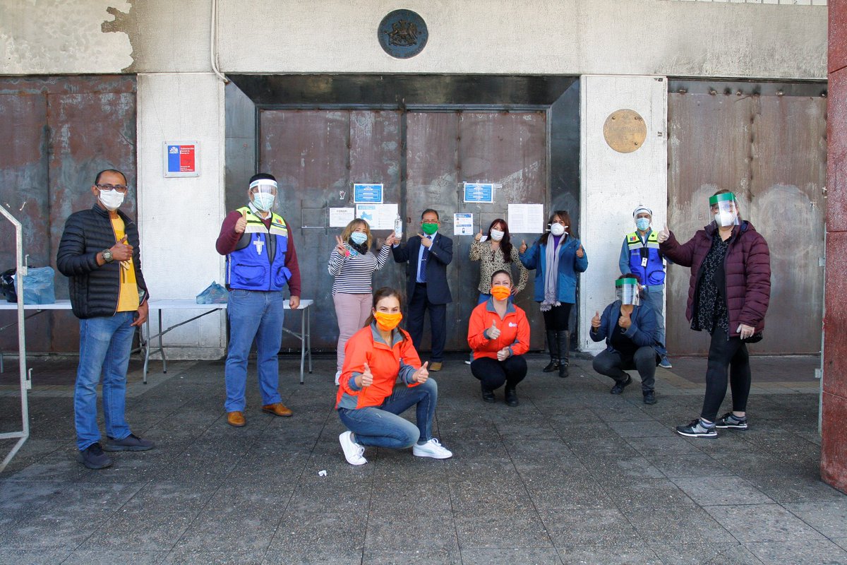 BiobioSolidario's tweet photo. ➕ que felices porque #JuntosAyudarEsMásFácil!!!
Terminamos la semana con la entrega de alimentos a 79 familias migrantes, a través de la Asociación Casa de las Naciones. 
En la oportunidad nos acompañó @RA_ContrerasR  de la @GoberdeConce y representantes @seremisalud8 https://t.co/IpkDyol6mk