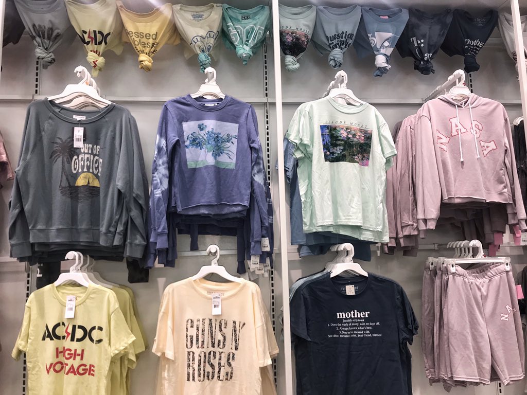 kennedy_vm's tweet photo. revived the YC License Wall with some visual tshirt fun. RGYBV of course. 🌈 #T2868 #T2868TheGrand #TargetStyle https://t.co/LZzVTbS8gL