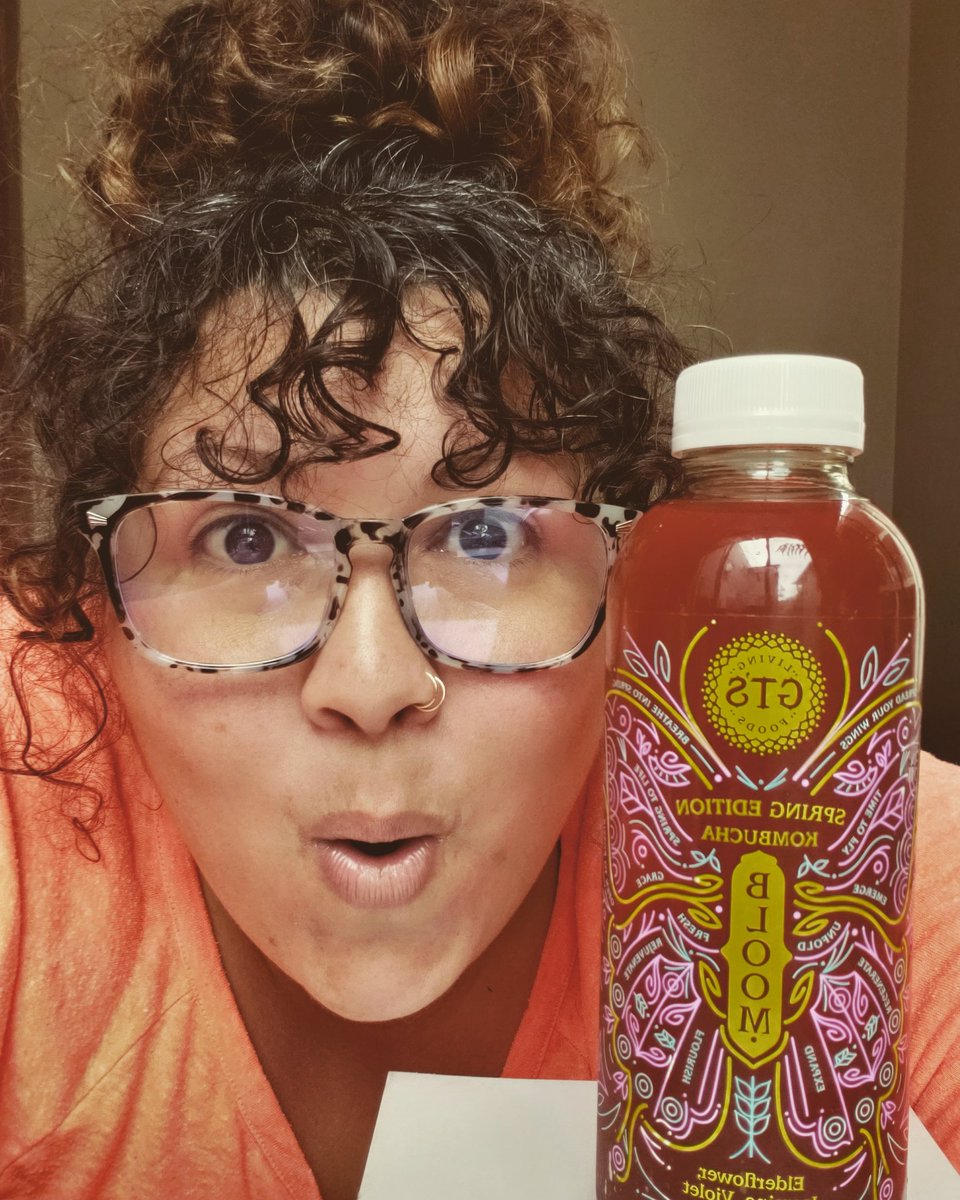 RisaReece2's tweet photo. Join me in posting a selfie with any bottle of @gtskombucha with the hashtag 🌺 #InFullBloom 🌺 and GTs will donate $5 -up to $50,000- to @btwfoundation in commitment to our work supporting the mental wellness of young people and working with them to build a kinder + braver world https://t.co/yNvEu2ytpt