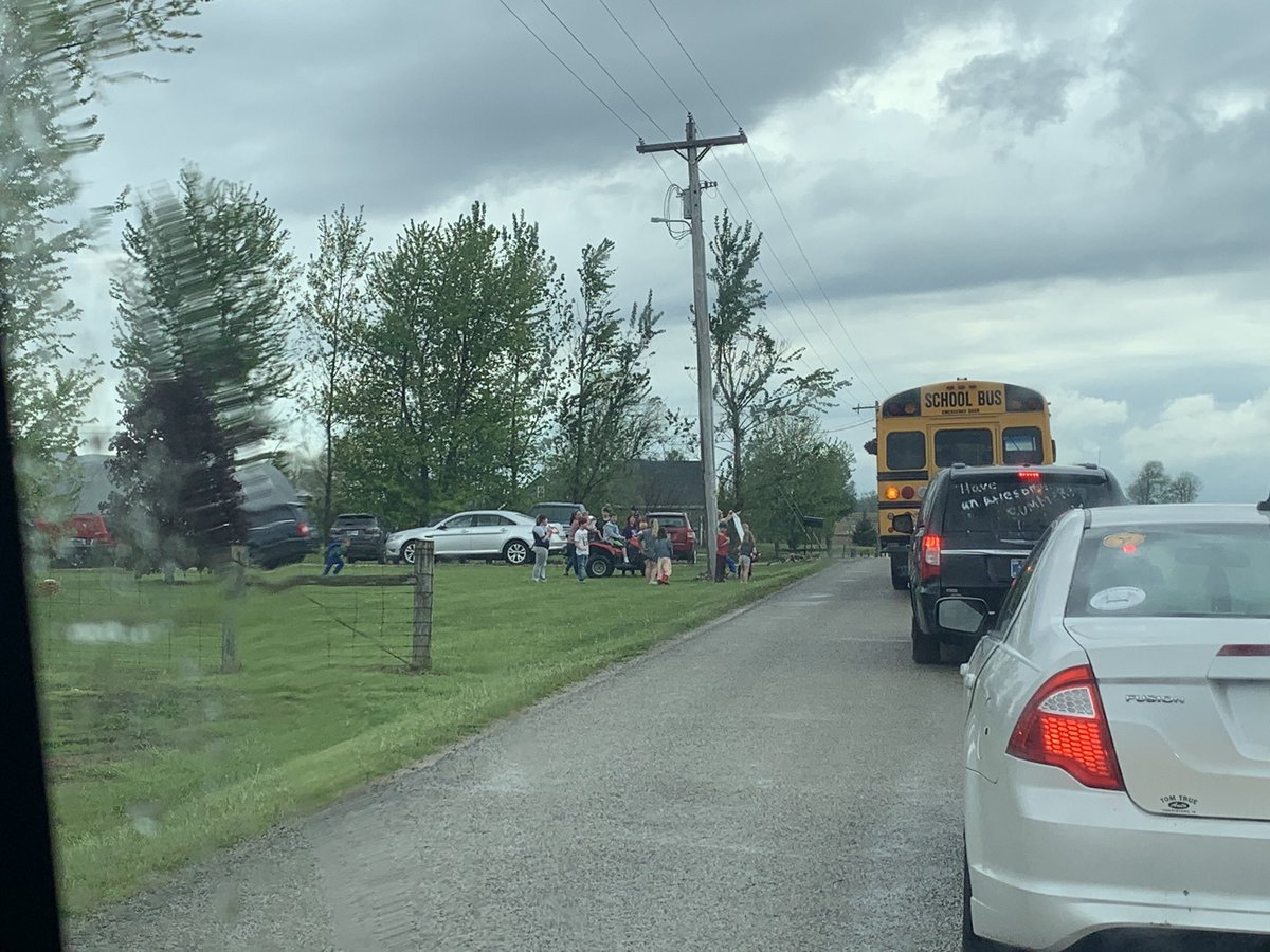 iustevens's tweet photo. SO much #shscpride today as the teachers & staff celebrated the last day of school w/ a parade for the kids. We are proud of you & your families❤️ Thank you! #WeAreTriTitans https://t.co/pSSpaXTUCI