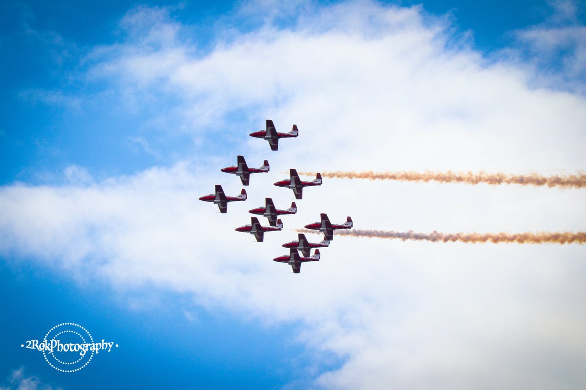 Manda199's tweet image. Thank you @CFSnowbirds for the flyover #yeg #CFSnowbirds #Canadians #StayAtHome @2rok_photography
