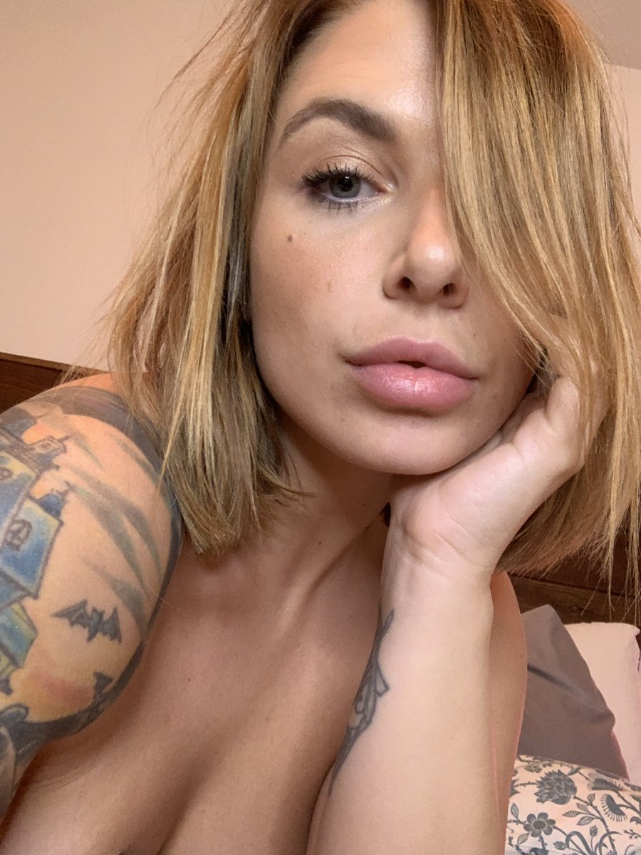 IvyLebellexxx's tweet photo. ❗️TONIGHT AT 7PM PST IM DOING A LIVE ANAL SHOW ❗️do not miss this! My onlyfans is FREE right now. https://t.co/23rEG2U9QP https://t.co/xhnTUwpxJR